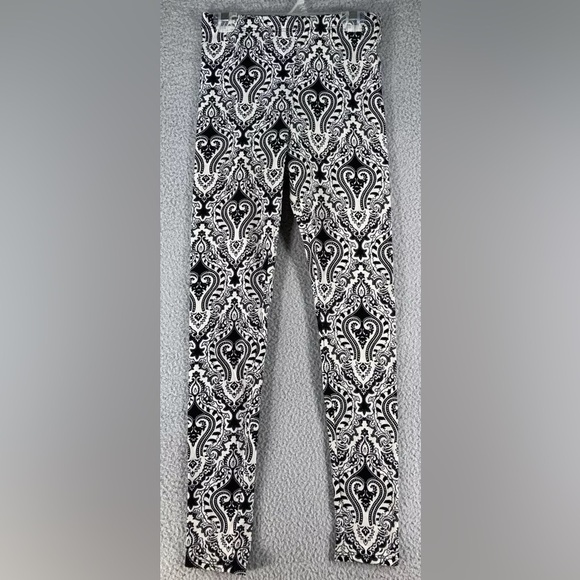 Forever 21 Black & White Paisley Leggings Activewear Small - Picture 1 of 6
